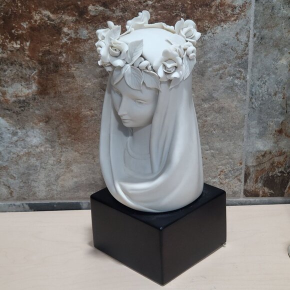 Vintage Cybis Porcelain Figurine Madonna Queen of Angels Wood Base Signed - Picture 6 of 10